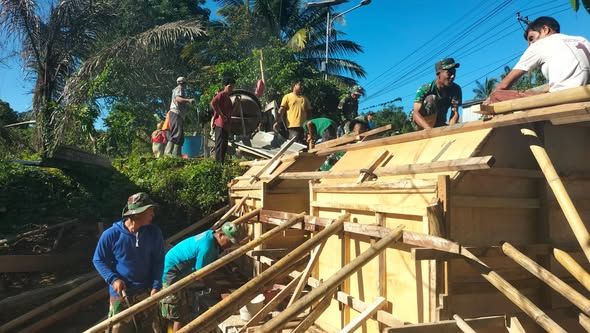 TNI dan Warga Lombok Utara Bangun Jembatan Garuda, Simbol Harapan Baru dari Pelosok Negeri