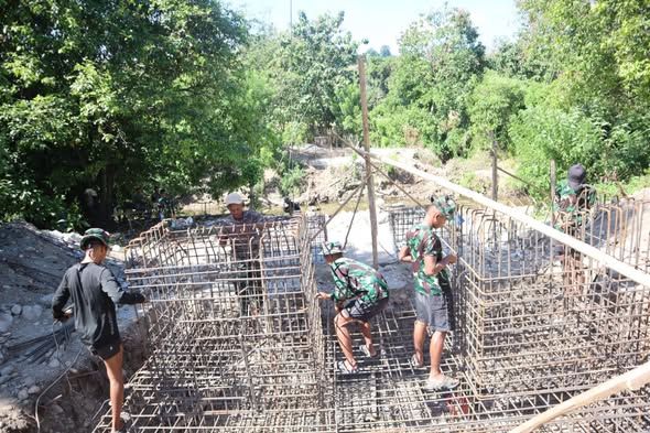 TNI Kebut Pembangunan Jembatan Gantung Perintis Garuda di Kayu Madu, Harapan Warga Kian Nyata
