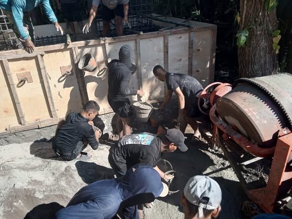 Gotong Royong TNI dan Warga, Pengecoran Pondasi Anchor Jembatan Garuda di Sumbawa Terus Dikebut