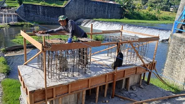 Pembangunan Jembatan Perintis Garuda di Seririt Capai 31 Persen, Struktur Pondasi Terus Diperkuat