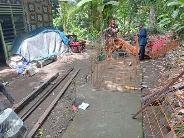 TNI AD dan Warga Bangun Jembatan Penghubung Dua Desa di Alor, Konektivitas Masyarakat Kian Terbuka