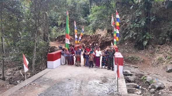 Empat Tahun Menanti, Jembatan Merah Putih Hadirkan Harapan Baru bagi Warga Rempek