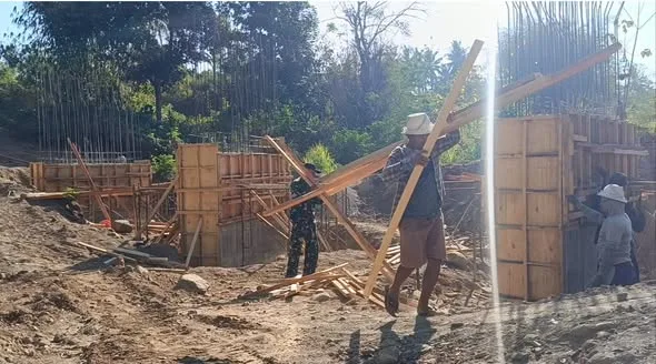 Dua Jembatan Beton Dibangun, Harapan Warga Makin Dekat