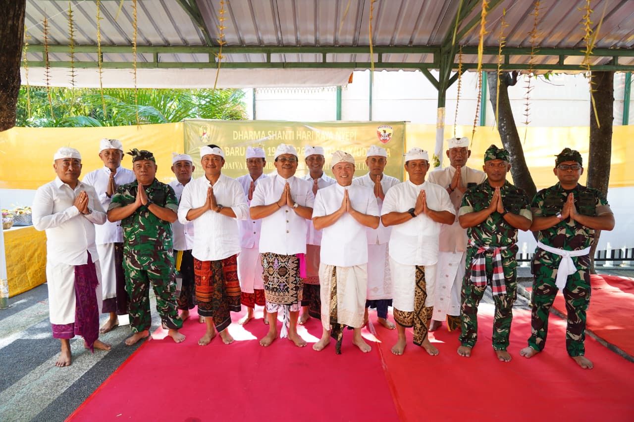 Pangdam IX/Udayana Hadiri Piodalan Pura Agung Udayana dan Dharma Shanti Hari Raya Nyepi Caka 1948